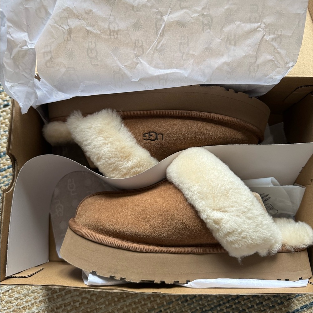 UGG Tan and Cream Shearling Mules Size 8 - Picture 4 of 7